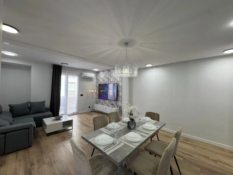 APARTAMENTO TOTALMENTE REFORMADO A 20 METROS DE PLAYA CON 100 M2 DE SUPERFICIE. 3 DORM. 1 BAÑOS.