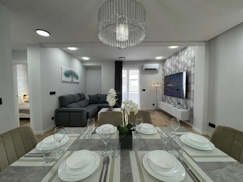 APARTAMENTO TOTALMENTE REFORMADO A 20 METROS DE PLAYA CON 100 M2 DE SUPERFICIE. 3 DORM. 1 BAÑOS.