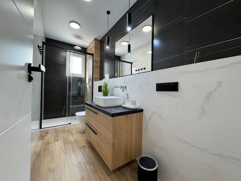 APARTAMENTO TOTALMENTE REFORMADO A 20 METROS DE PLAYA CON 100 M2 DE SUPERFICIE. 3 DORM. 1 BAÑOS.