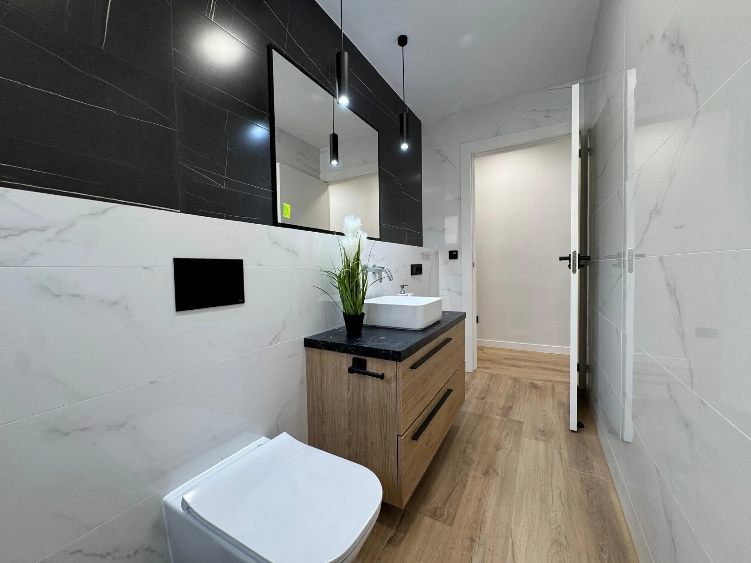 APARTAMENTO TOTALMENTE REFORMADO A 20 METROS DE PLAYA CON 100 M2 DE SUPERFICIE. 3 DORM. 1 BAÑOS.