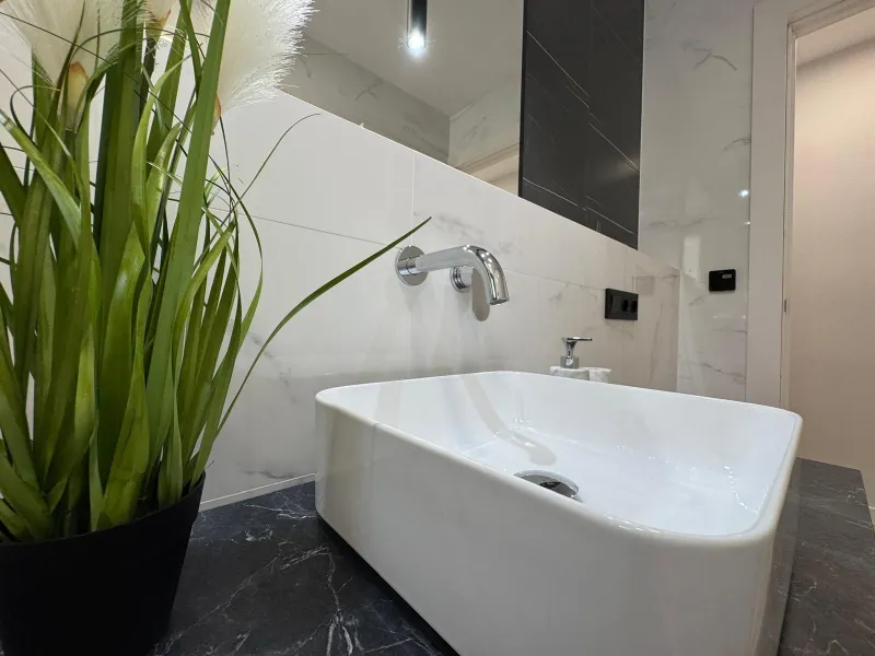 APARTAMENTO TOTALMENTE REFORMADO A 20 METROS DE PLAYA CON 100 M2 DE SUPERFICIE. 3 DORM. 1 BAÑOS.