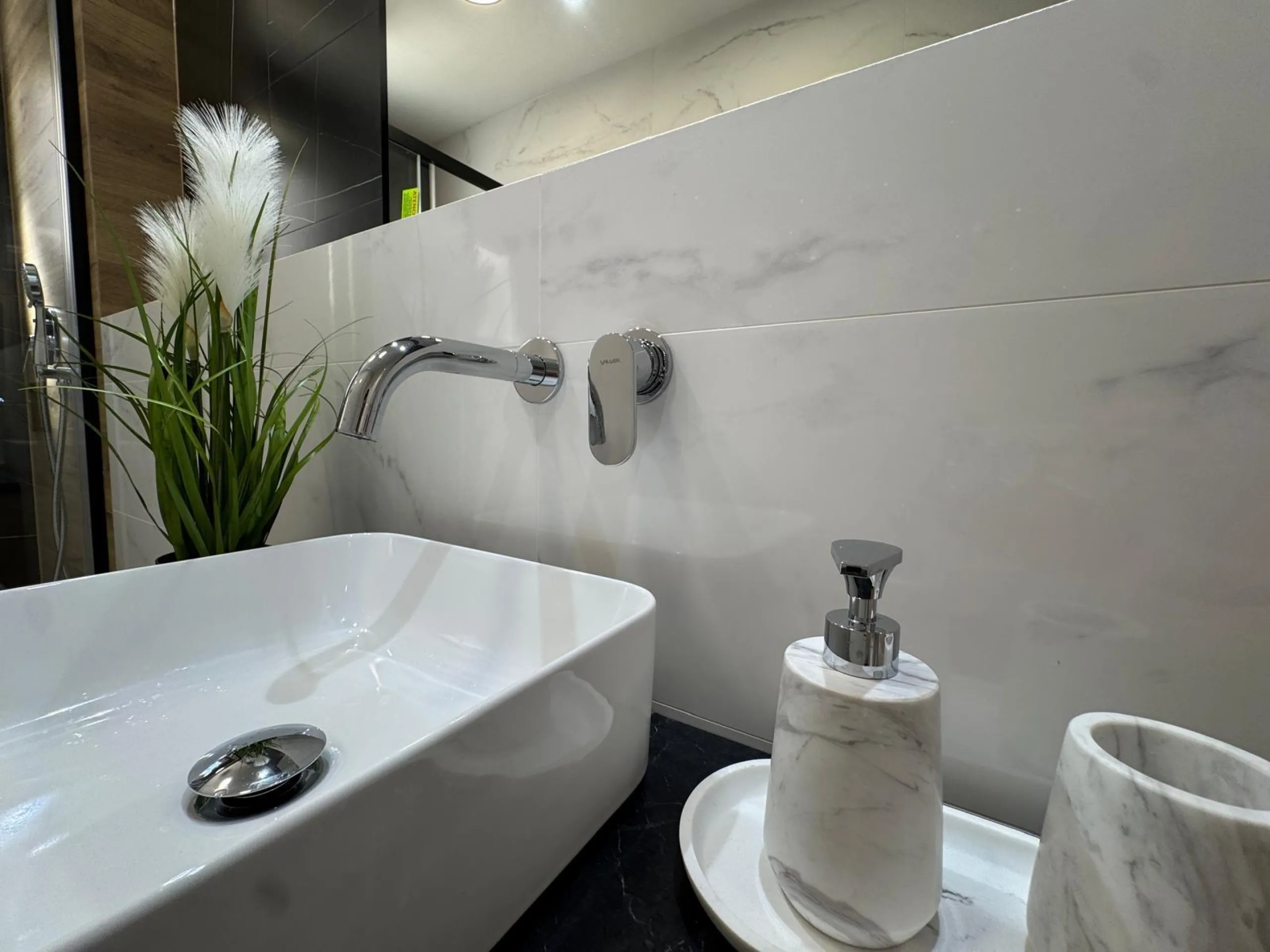 APARTAMENTO TOTALMENTE REFORMADO A 20 METROS DE PLAYA CON 100 M2 DE SUPERFICIE. 3 DORM. 1 BAÑOS.