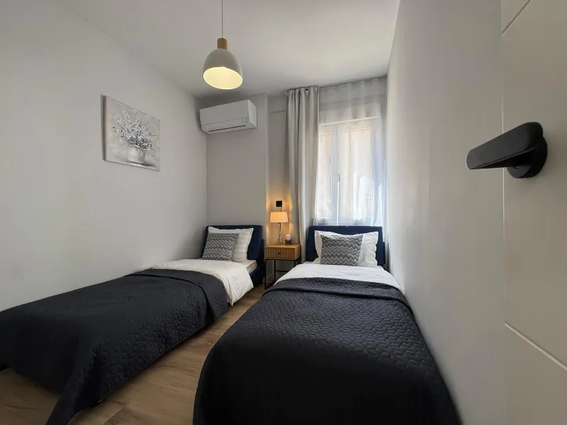 APARTAMENTO TOTALMENTE REFORMADO A 20 METROS DE PLAYA CON 100 M2 DE SUPERFICIE. 3 DORM. 1 BAÑOS.