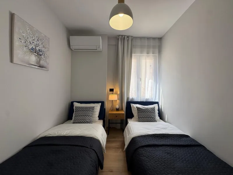 APARTAMENTO TOTALMENTE REFORMADO A 20 METROS DE PLAYA CON 100 M2 DE SUPERFICIE. 3 DORM. 1 BAÑOS.