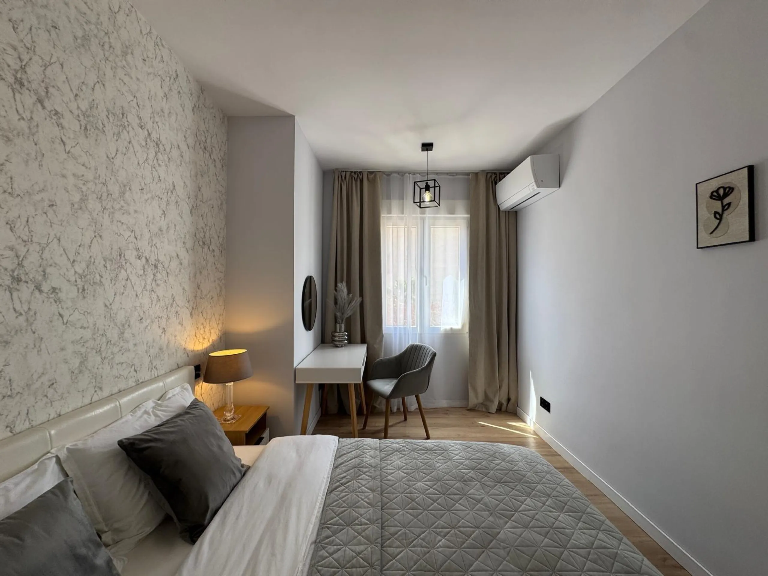 APARTAMENTO TOTALMENTE REFORMADO A 20 METROS DE PLAYA CON 100 M2 DE SUPERFICIE. 3 DORM. 1 BAÑOS.
