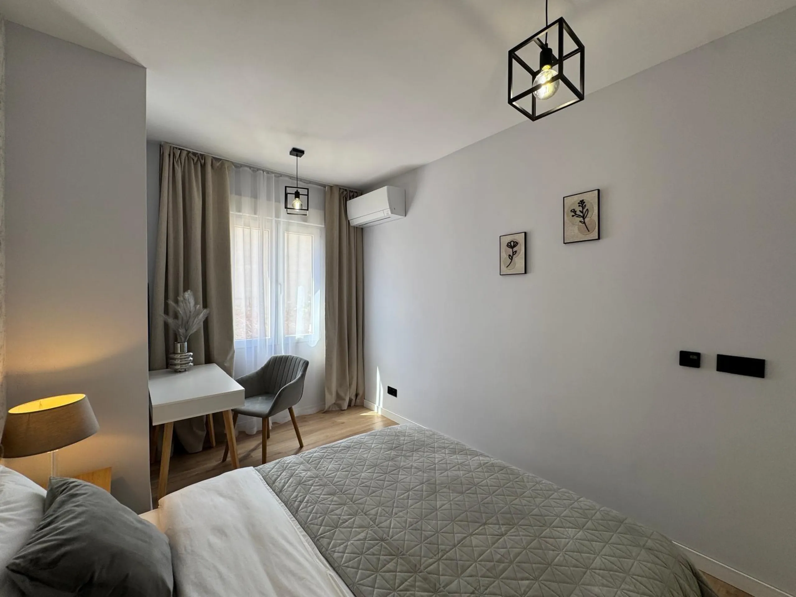 APARTAMENTO TOTALMENTE REFORMADO A 20 METROS DE PLAYA CON 100 M2 DE SUPERFICIE. 3 DORM. 1 BAÑOS.
