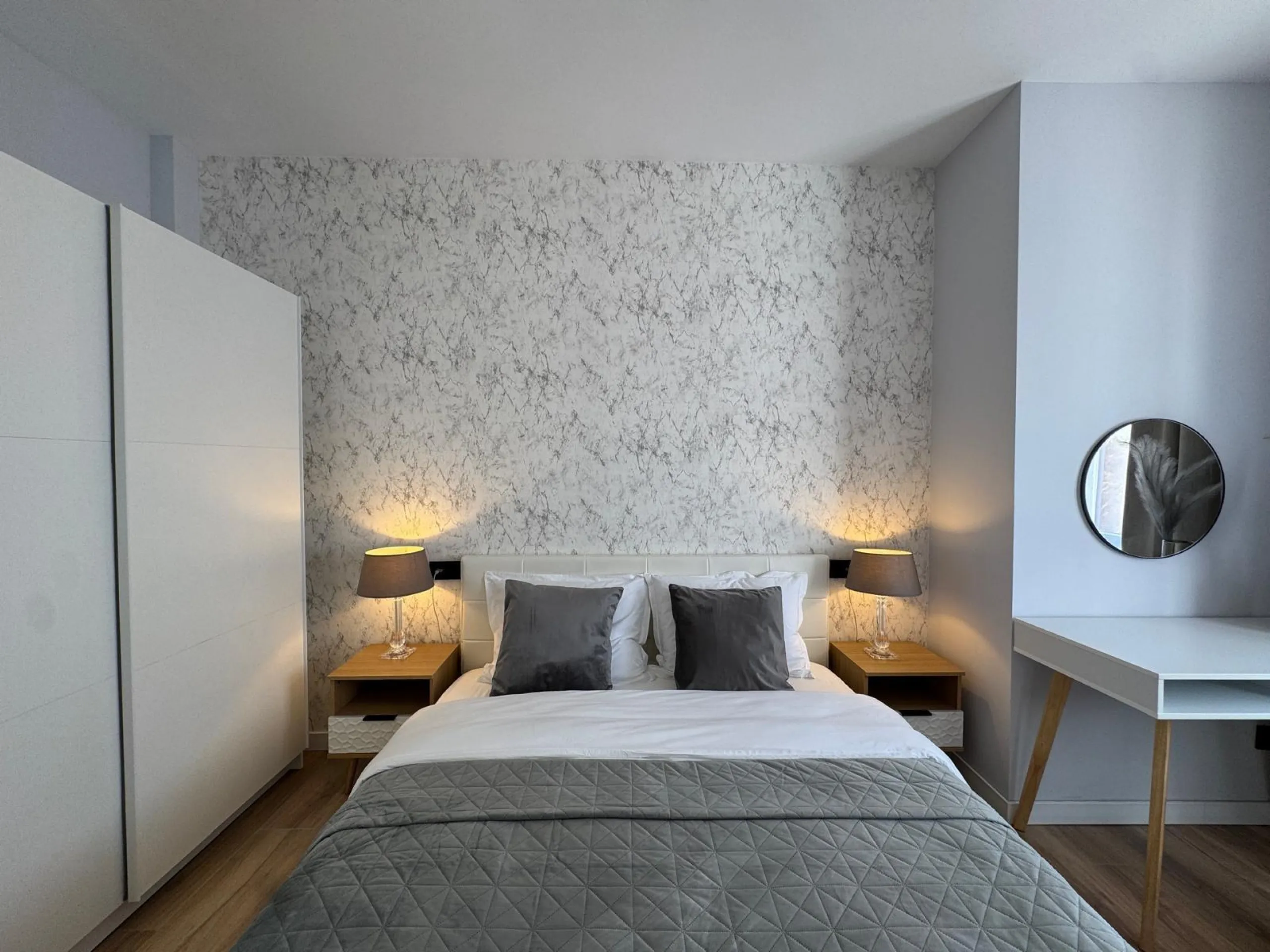 APARTAMENTO TOTALMENTE REFORMADO A 20 METROS DE PLAYA CON 100 M2 DE SUPERFICIE. 3 DORM. 1 BAÑOS.