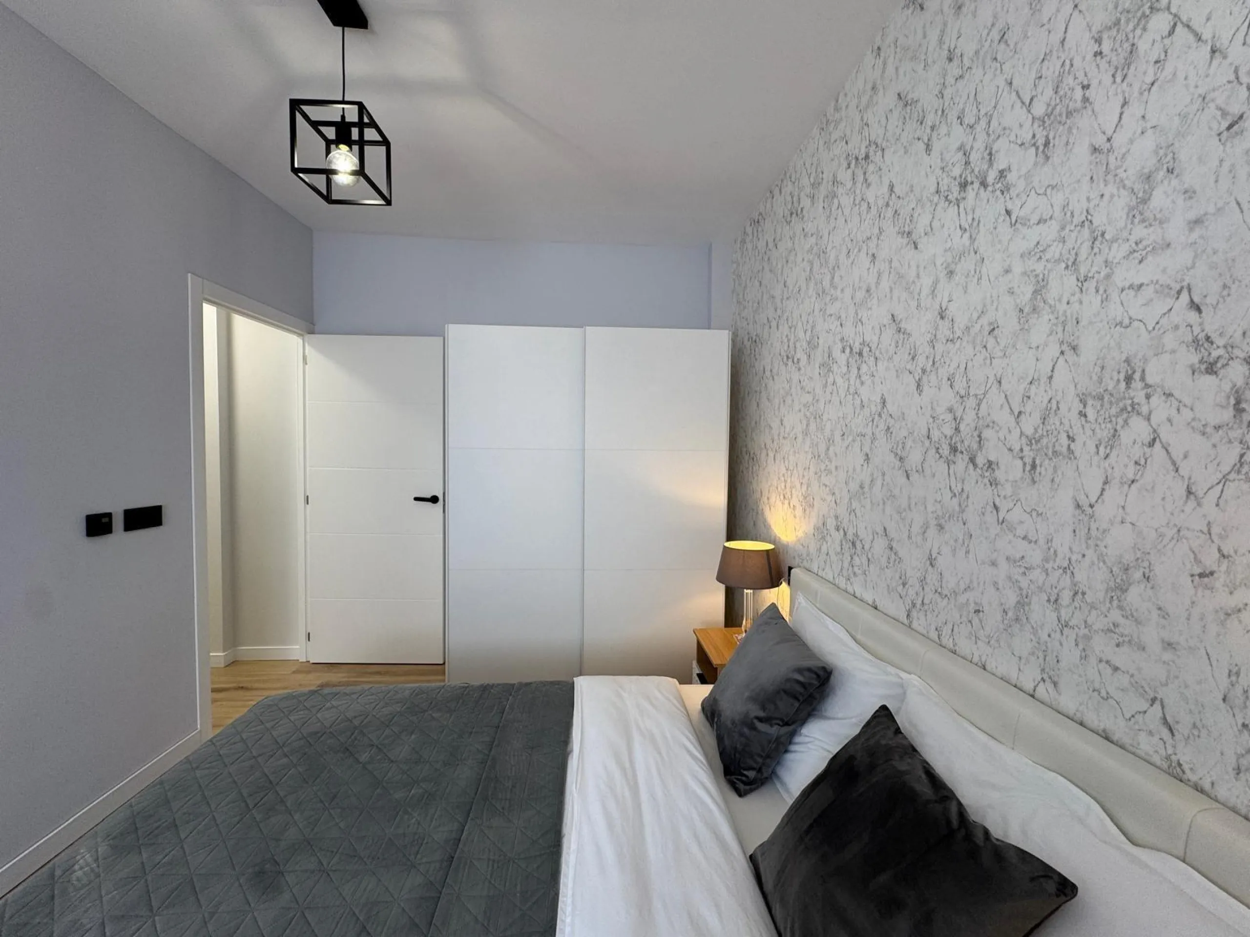APARTAMENTO TOTALMENTE REFORMADO A 20 METROS DE PLAYA CON 100 M2 DE SUPERFICIE. 3 DORM. 1 BAÑOS.