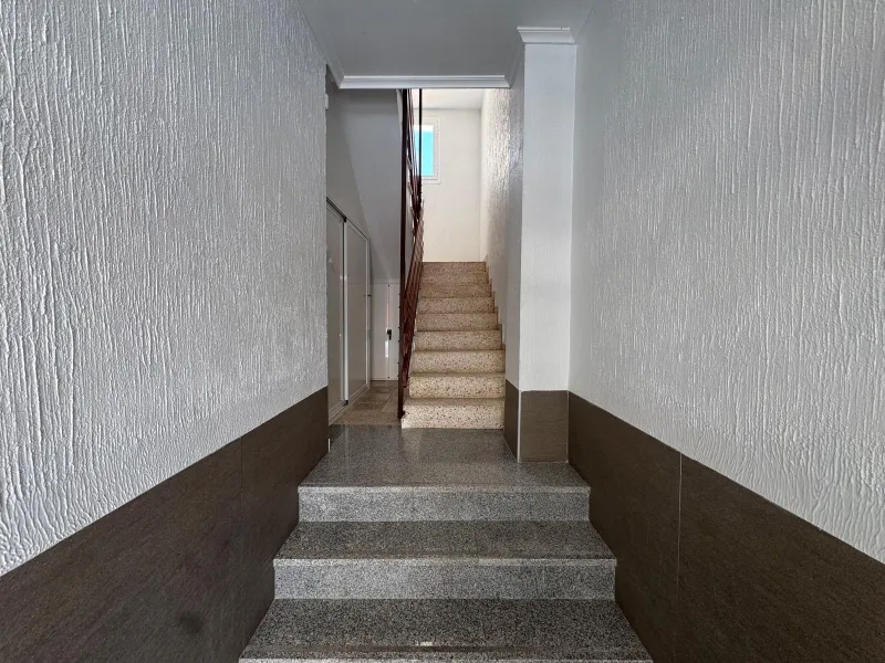APARTAMENTO TOTALMENTE REFORMADO A 20 METROS DE PLAYA CON 100 M2 DE SUPERFICIE. 3 DORM. 1 BAÑOS.