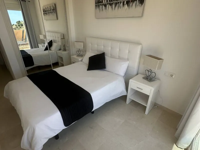 Atemberaubende 2-Zimmer-Wohnung mit Meerblick, privatem Tiefgaragenstellplatz und Abstellraum – Bellavista Hills 2, Calahonda – 349.000 €