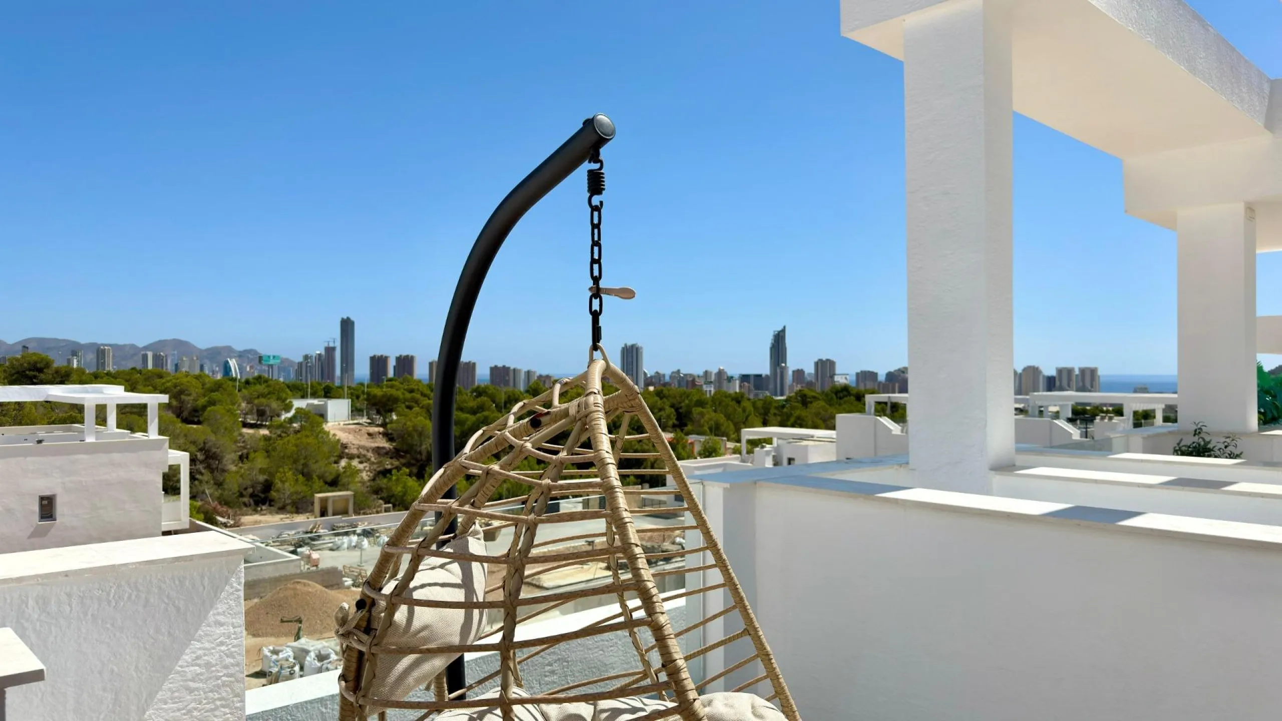 Penthouse de Élite en Mirador Hills Resort, Finestrat — ¡Vida en la Cima!