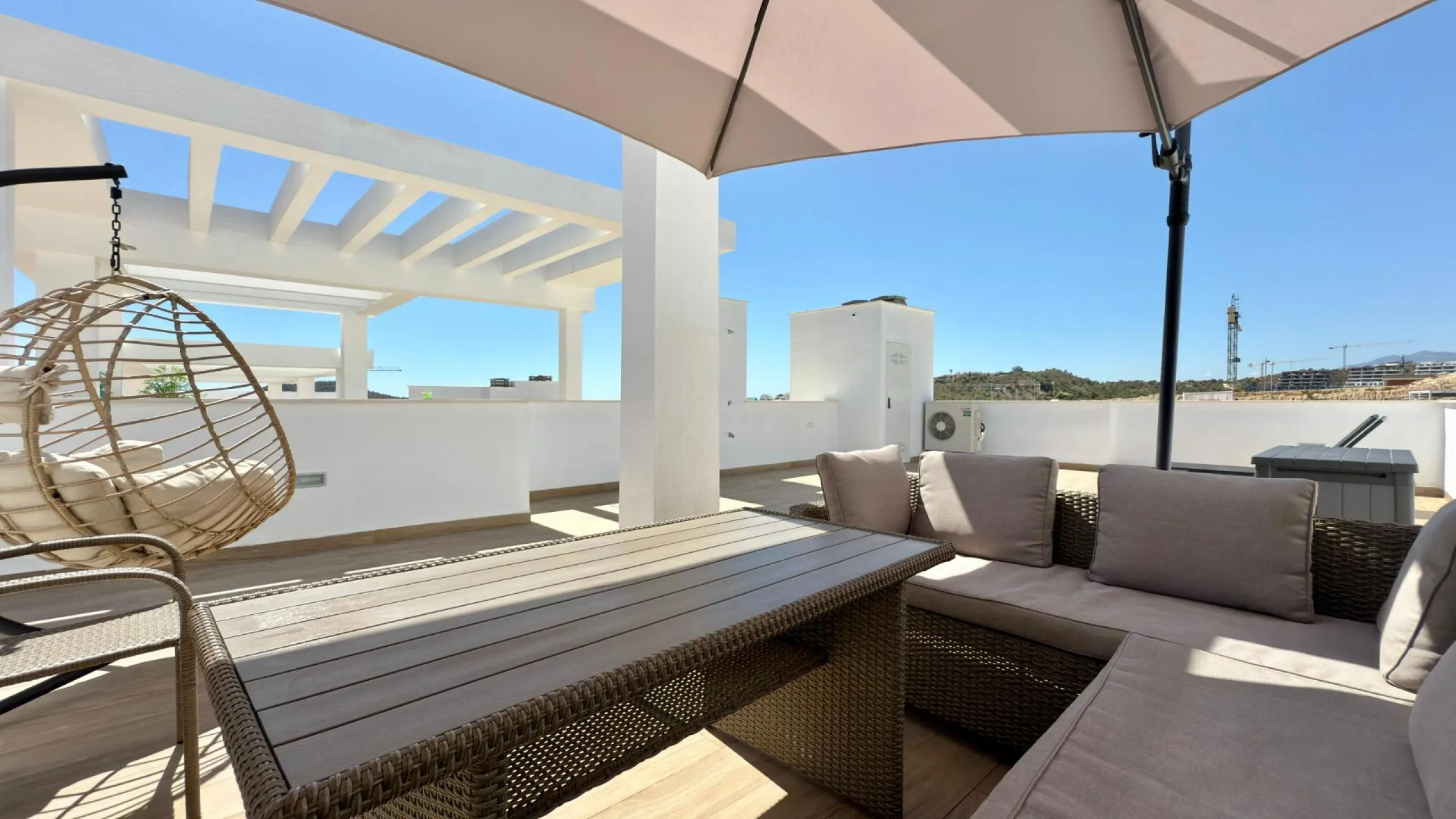 Penthouse de Élite en Mirador Hills Resort, Finestrat — ¡Vida en la Cima!
