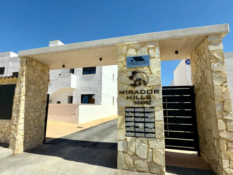 Penthouse de Élite en Mirador Hills Resort, Finestrat — ¡Vida en la Cima!