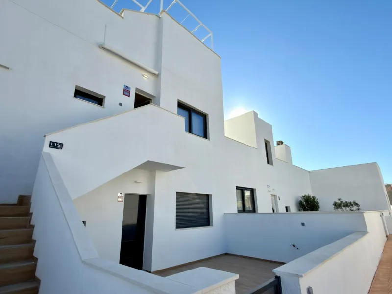 Penthouse de Élite en Mirador Hills Resort, Finestrat — ¡Vida en la Cima!