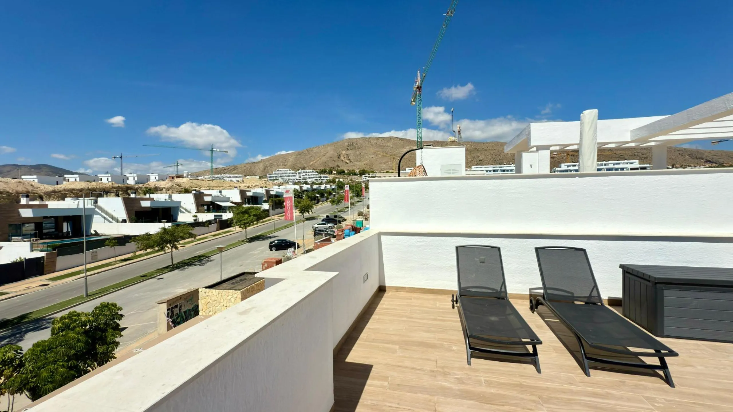 Penthouse de Élite en Mirador Hills Resort, Finestrat — ¡Vida en la Cima!