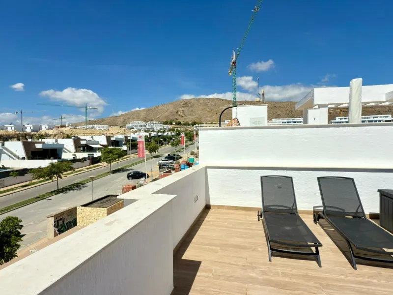 Penthouse de Élite en Mirador Hills Resort, Finestrat — ¡Vida en la Cima!