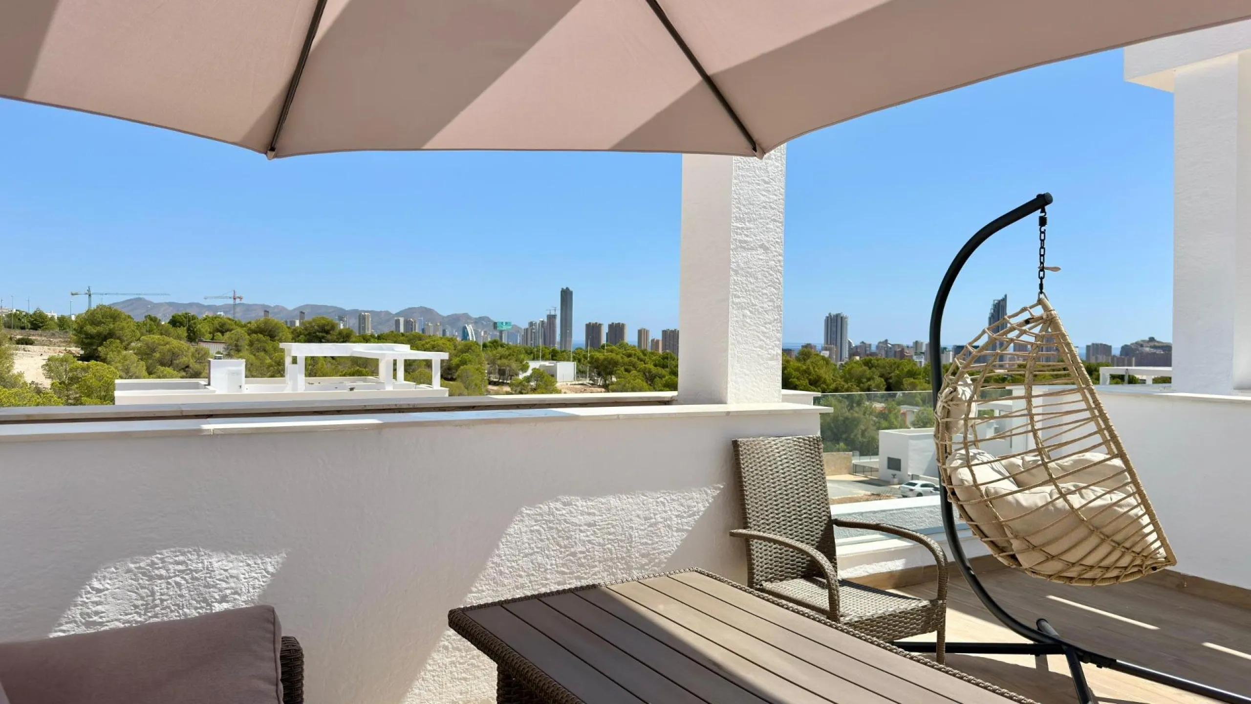 Penthouse de Élite en Mirador Hills Resort, Finestrat — ¡Vida en la Cima!
