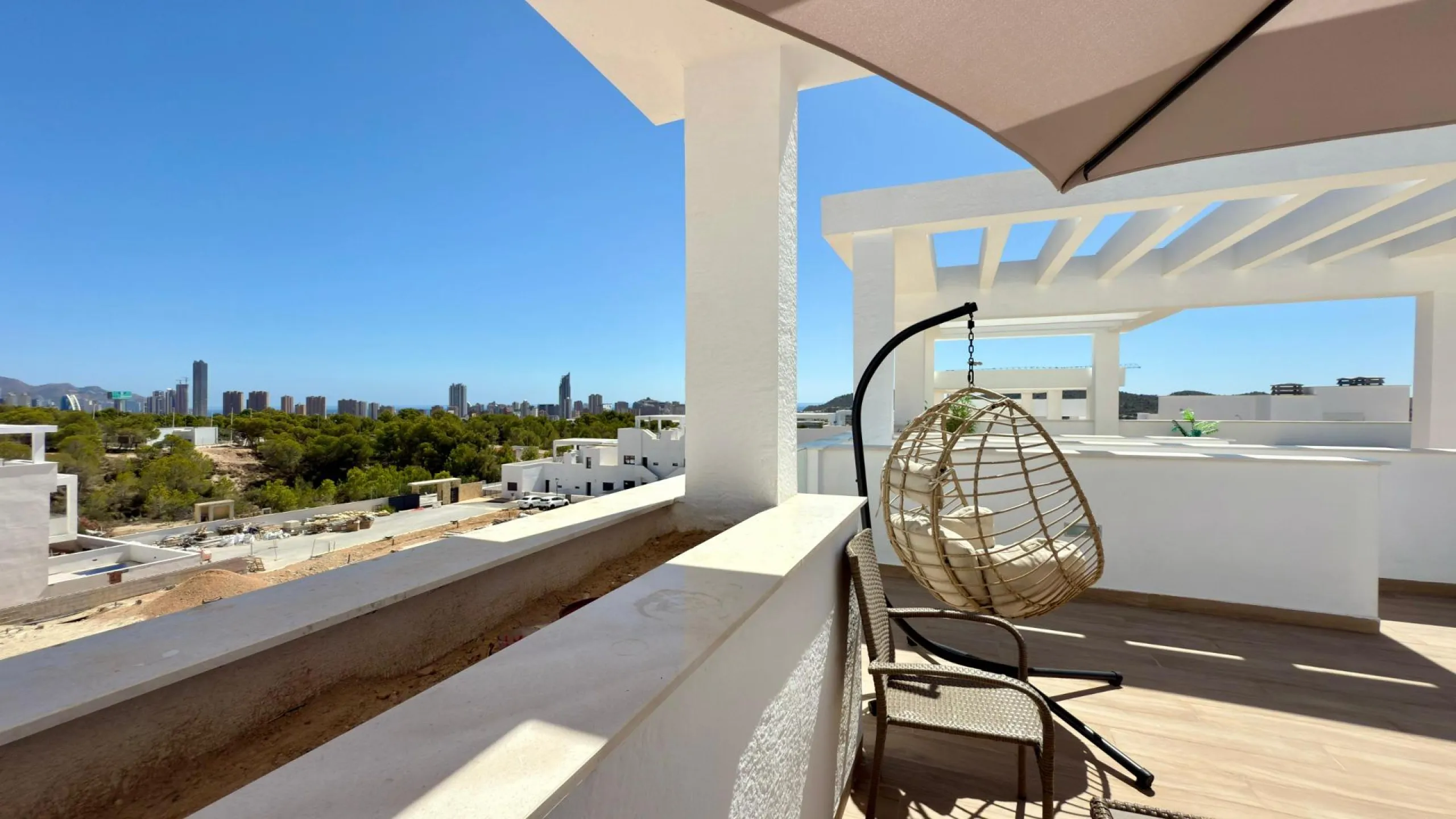 Penthouse de Élite en Mirador Hills Resort, Finestrat — ¡Vida en la Cima!