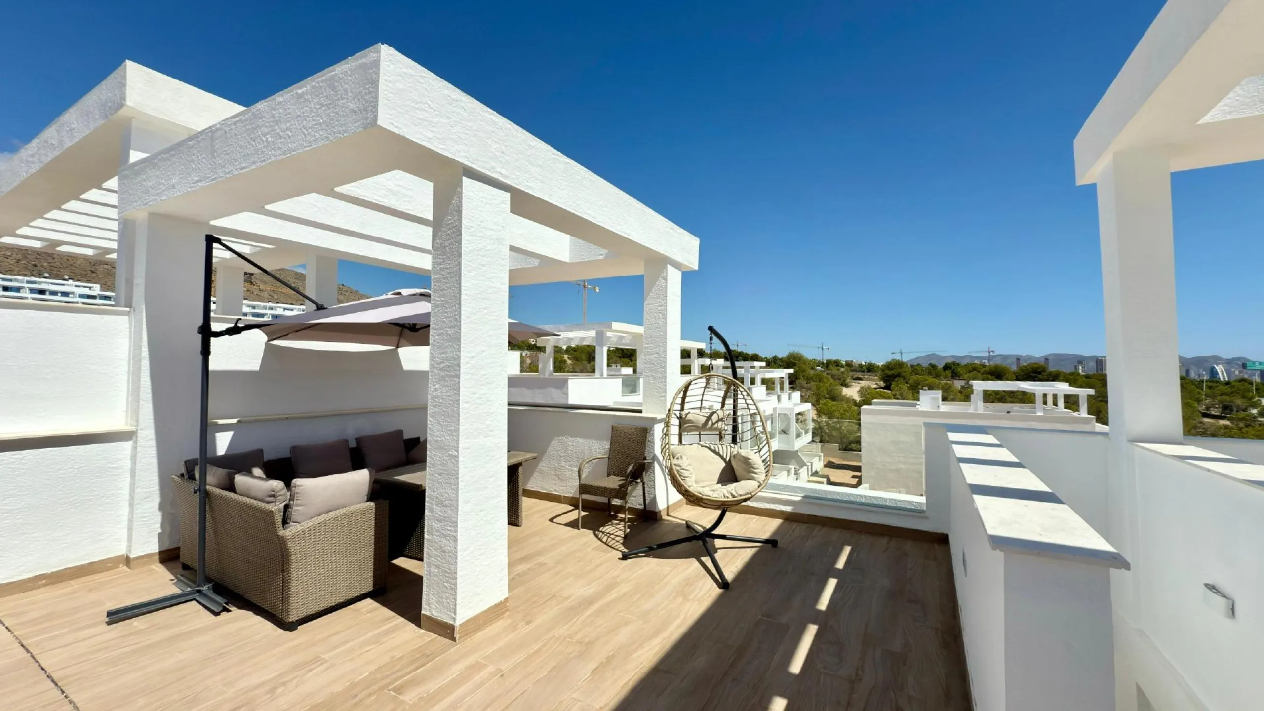 Penthouse de Élite en Mirador Hills Resort, Finestrat — ¡Vida en la Cima!
