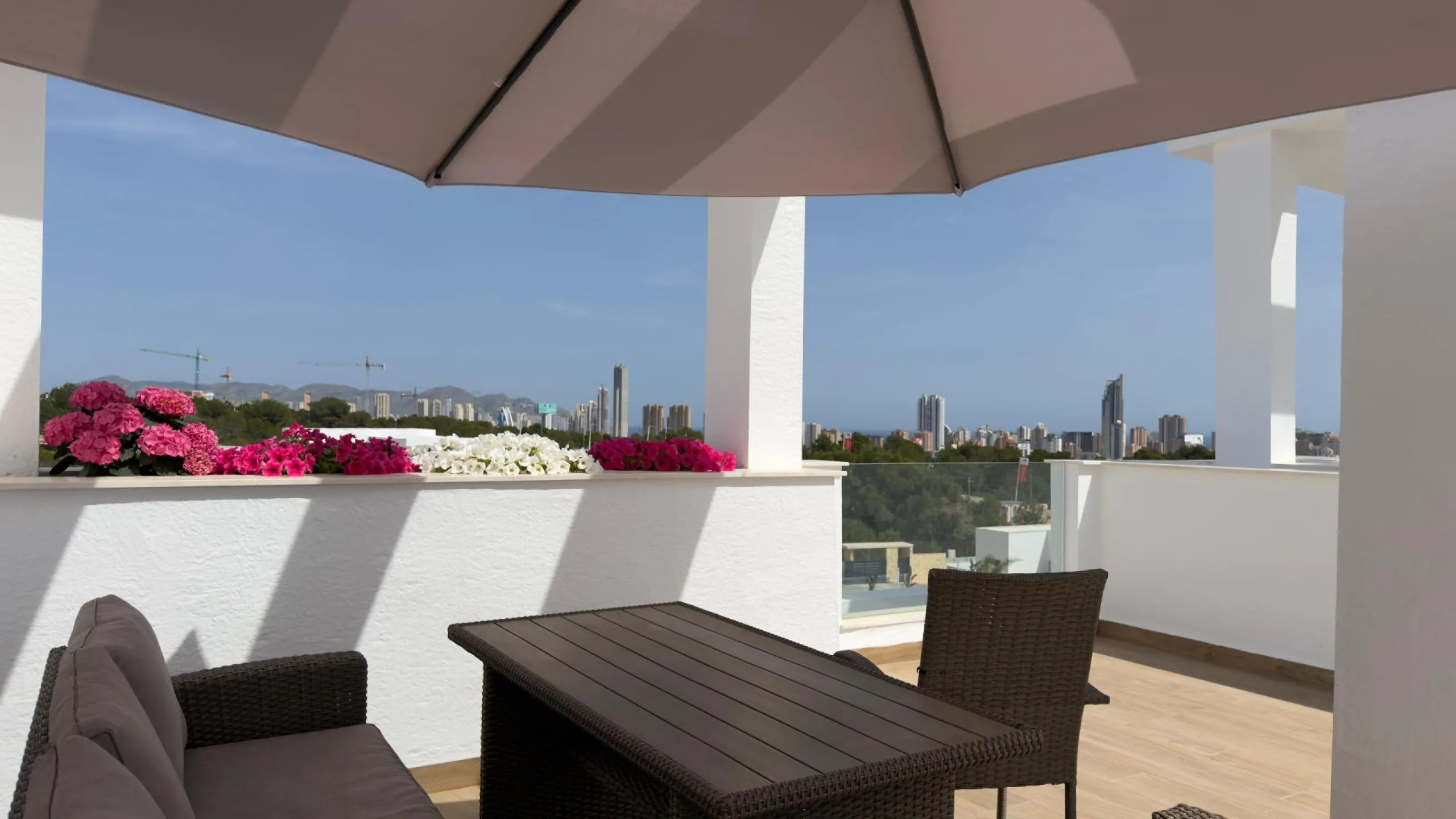 Penthouse de Élite en Mirador Hills Resort, Finestrat — ¡Vida en la Cima!