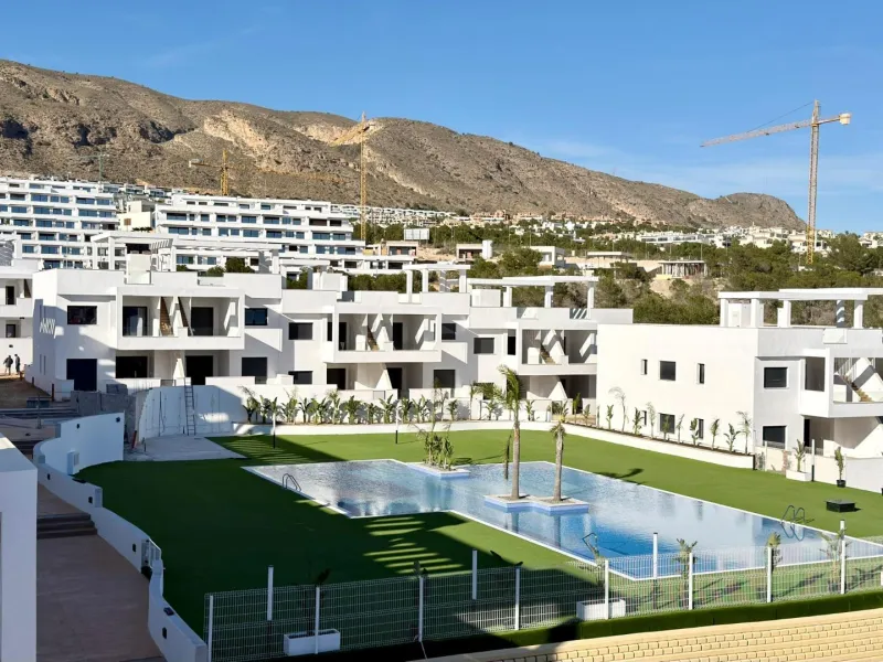 Penthouse de Élite en Mirador Hills Resort, Finestrat — ¡Vida en la Cima!