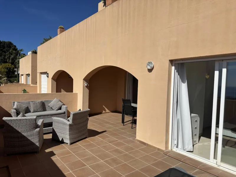 Atemberaubende 2-Zimmer-Wohnung mit Meerblick, privatem Tiefgaragenstellplatz und Abstellraum – Bellavista Hills 2, Calahonda – 349.000 €