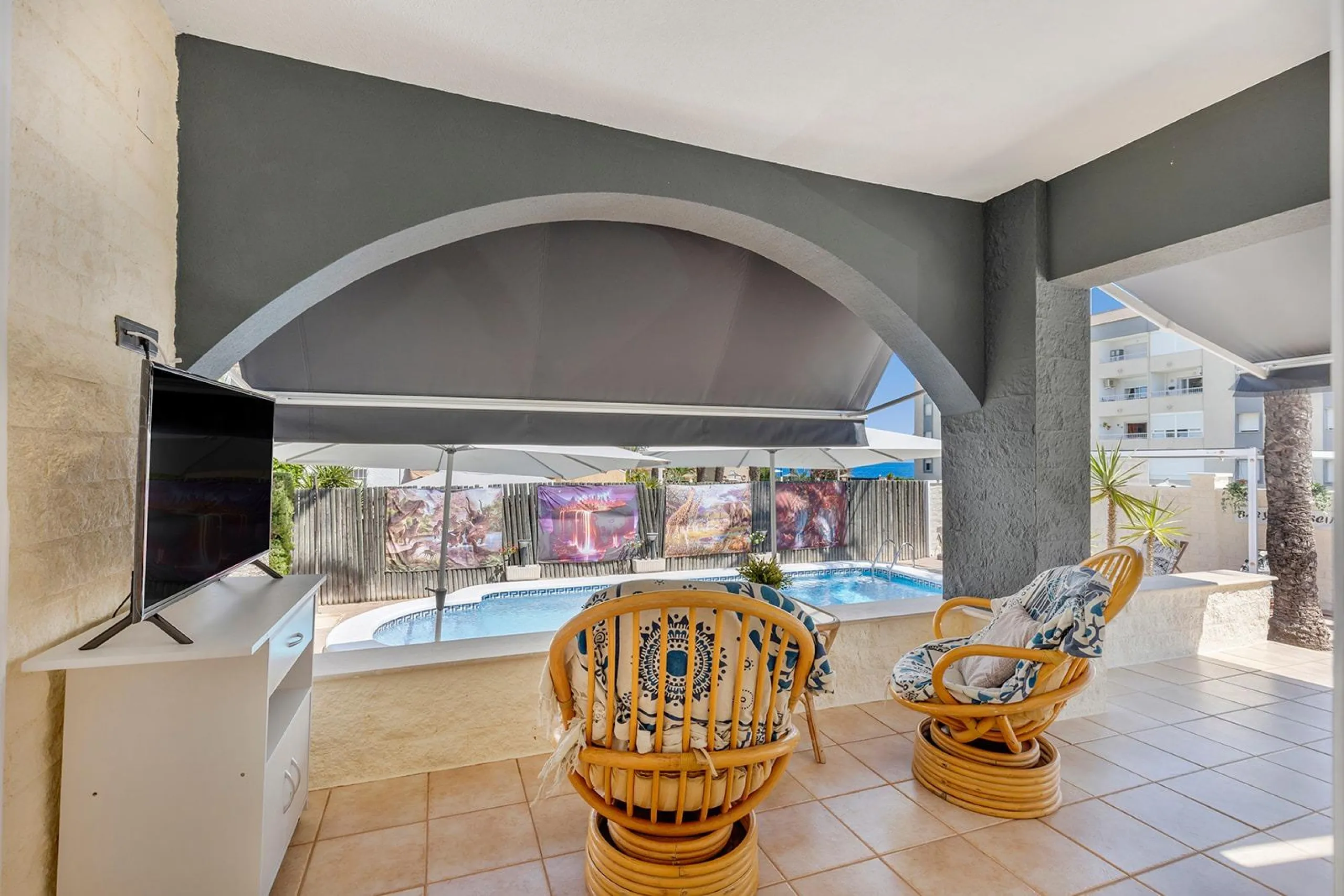 VILLA EN PUNTA PRIMA A 100 METROS DE PLAYA CON SUPERFICIE 212 M2. CON PARCELA DE 442 M2. CON PISCINA PRIVADA.