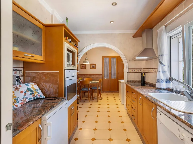 VILLA EN PUNTA PRIMA A 100 METROS DE PLAYA CON SUPERFICIE 212 M2. CON PARCELA DE 442 M2. CON PISCINA PRIVADA.