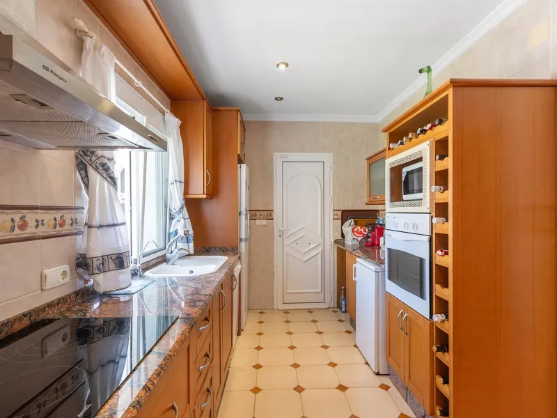 VILLA EN PUNTA PRIMA A 100 METROS DE PLAYA CON SUPERFICIE 212 M2. CON PARCELA DE 442 M2. CON PISCINA PRIVADA.