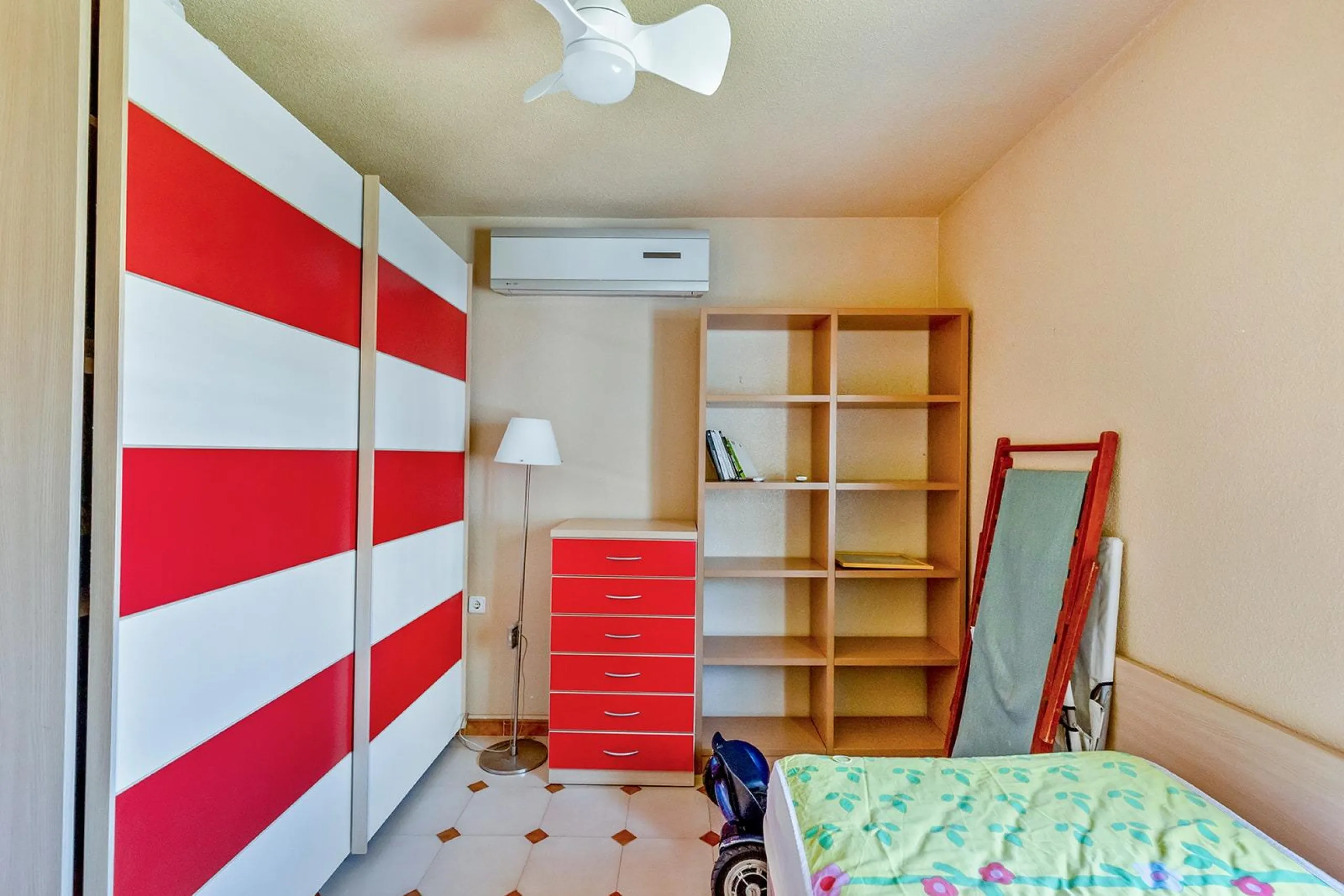 VILLA EN PUNTA PRIMA A 100 METROS DE PLAYA CON SUPERFICIE 212 M2. CON PARCELA DE 442 M2. CON PISCINA PRIVADA.