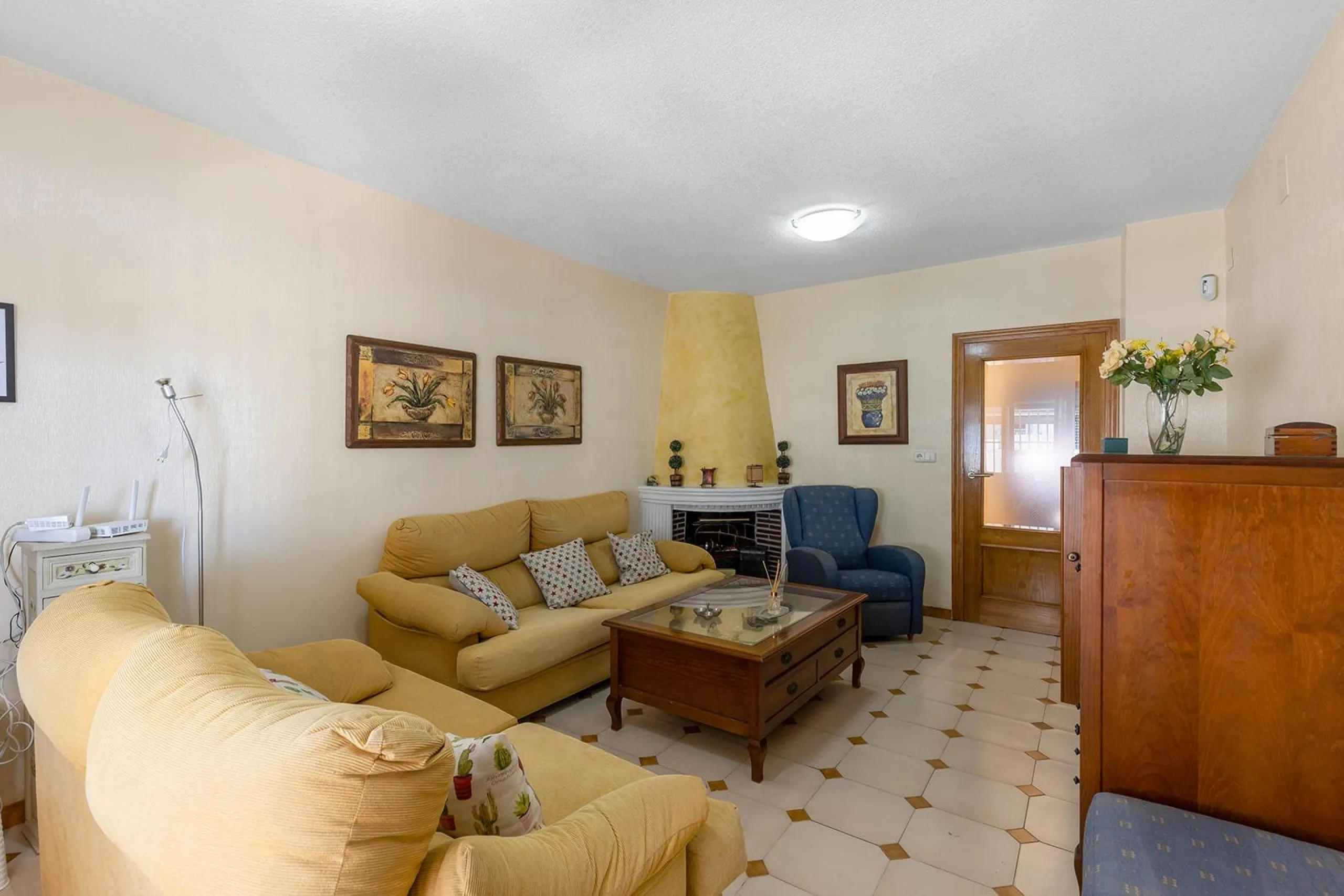 VILLA EN PUNTA PRIMA A 100 METROS DE PLAYA CON SUPERFICIE 212 M2. CON PARCELA DE 442 M2. CON PISCINA PRIVADA.