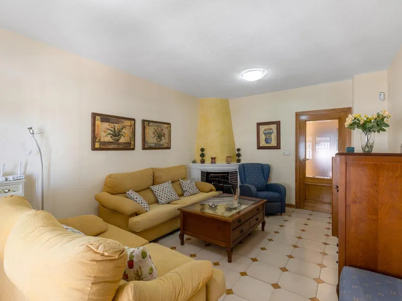 VILLA EN PUNTA PRIMA A 100 METROS DE PLAYA CON SUPERFICIE 212 M2. CON PARCELA DE 442 M2. CON PISCINA PRIVADA.
