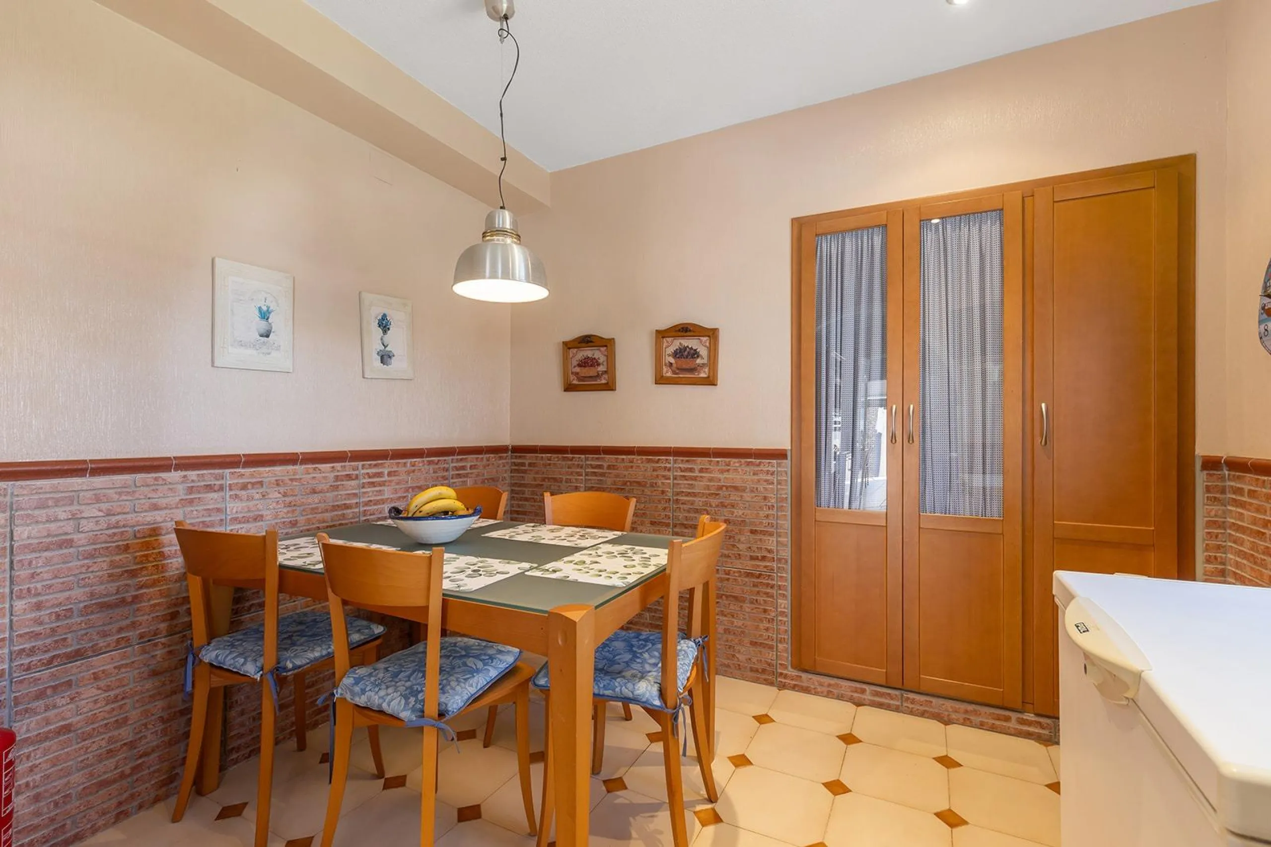 VILLA EN PUNTA PRIMA A 100 METROS DE PLAYA CON SUPERFICIE 212 M2. CON PARCELA DE 442 M2. CON PISCINA PRIVADA.