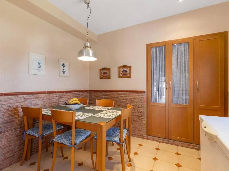VILLA EN PUNTA PRIMA A 100 METROS DE PLAYA CON SUPERFICIE 212 M2. CON PARCELA DE 442 M2. CON PISCINA PRIVADA.