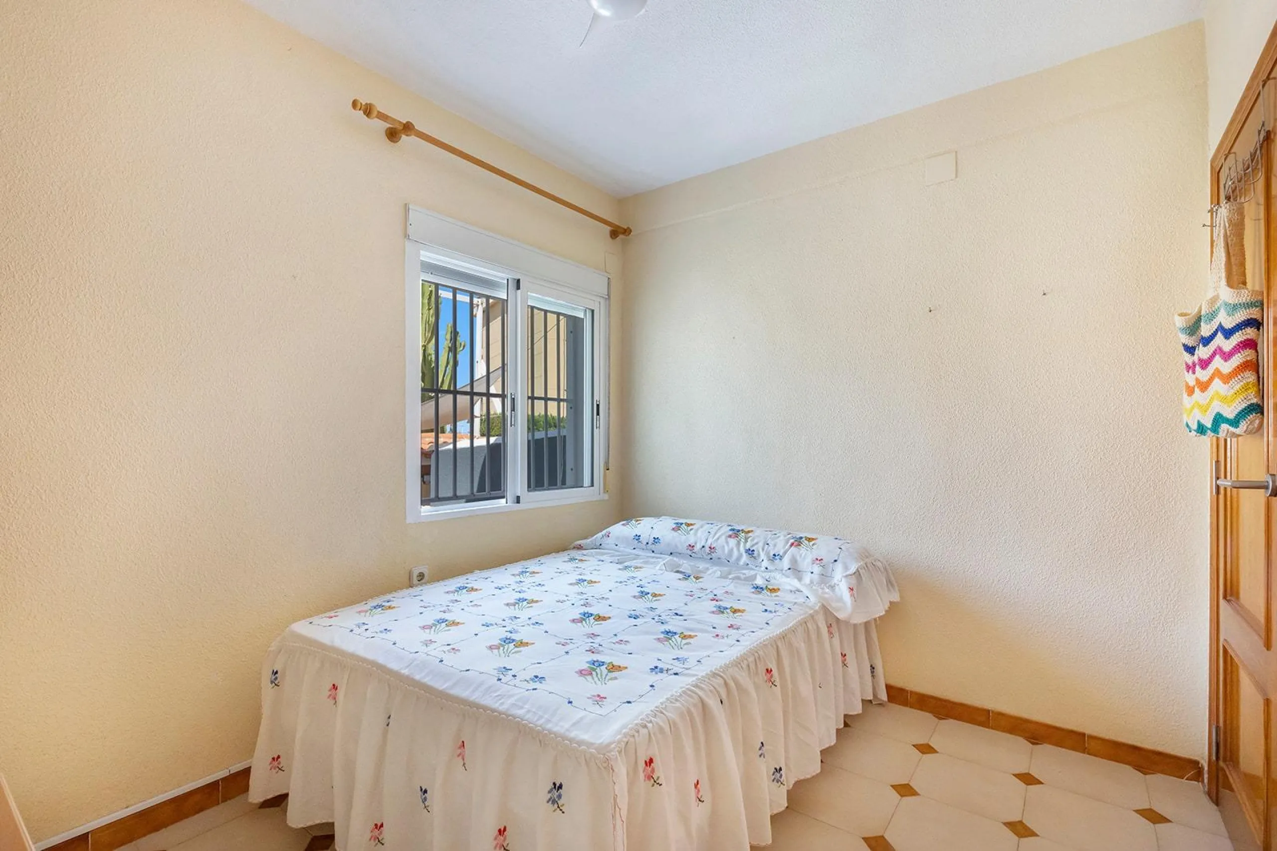 VILLA EN PUNTA PRIMA A 100 METROS DE PLAYA CON SUPERFICIE 212 M2. CON PARCELA DE 442 M2. CON PISCINA PRIVADA.