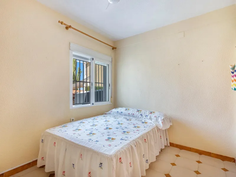VILLA EN PUNTA PRIMA A 100 METROS DE PLAYA CON SUPERFICIE 212 M2. CON PARCELA DE 442 M2. CON PISCINA PRIVADA.
