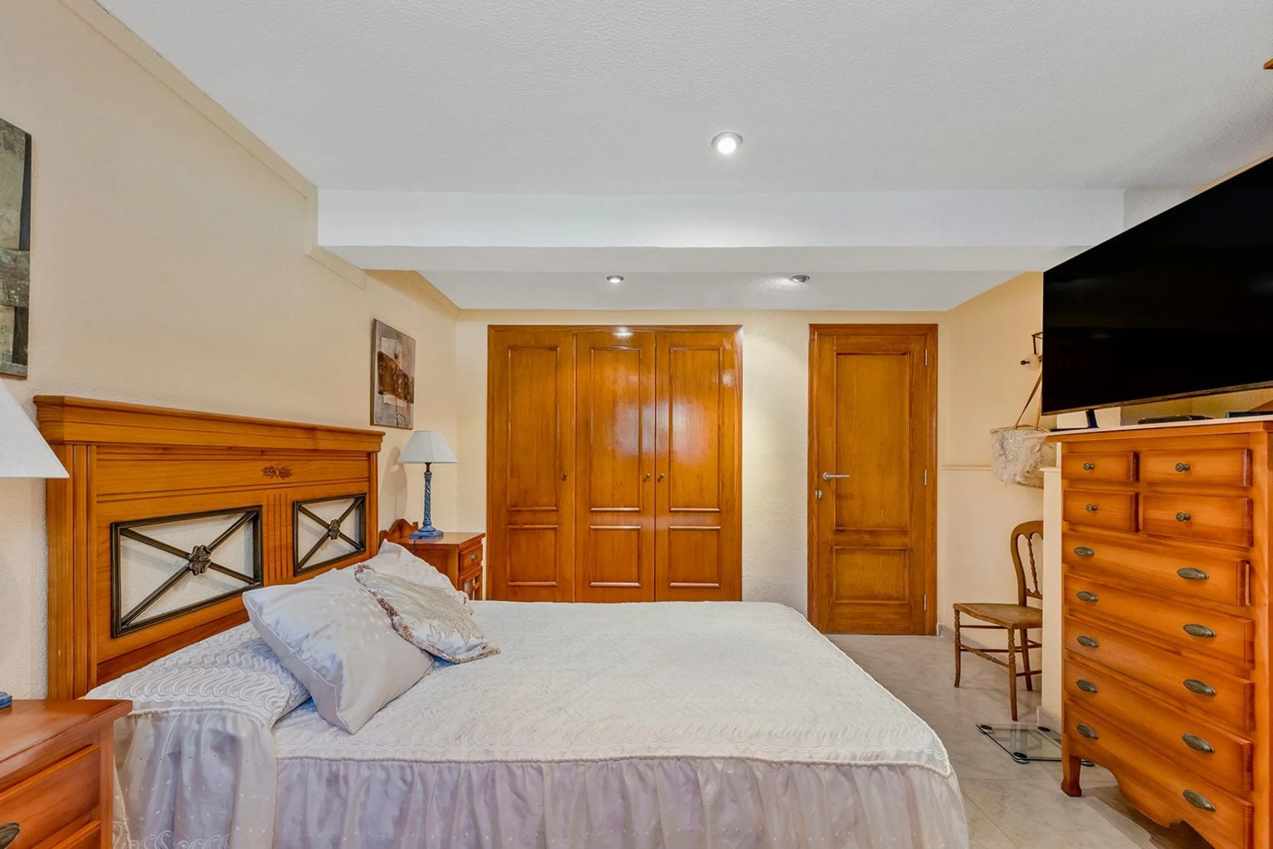 VILLA EN PUNTA PRIMA A 100 METROS DE PLAYA CON SUPERFICIE 212 M2. CON PARCELA DE 442 M2. CON PISCINA PRIVADA.