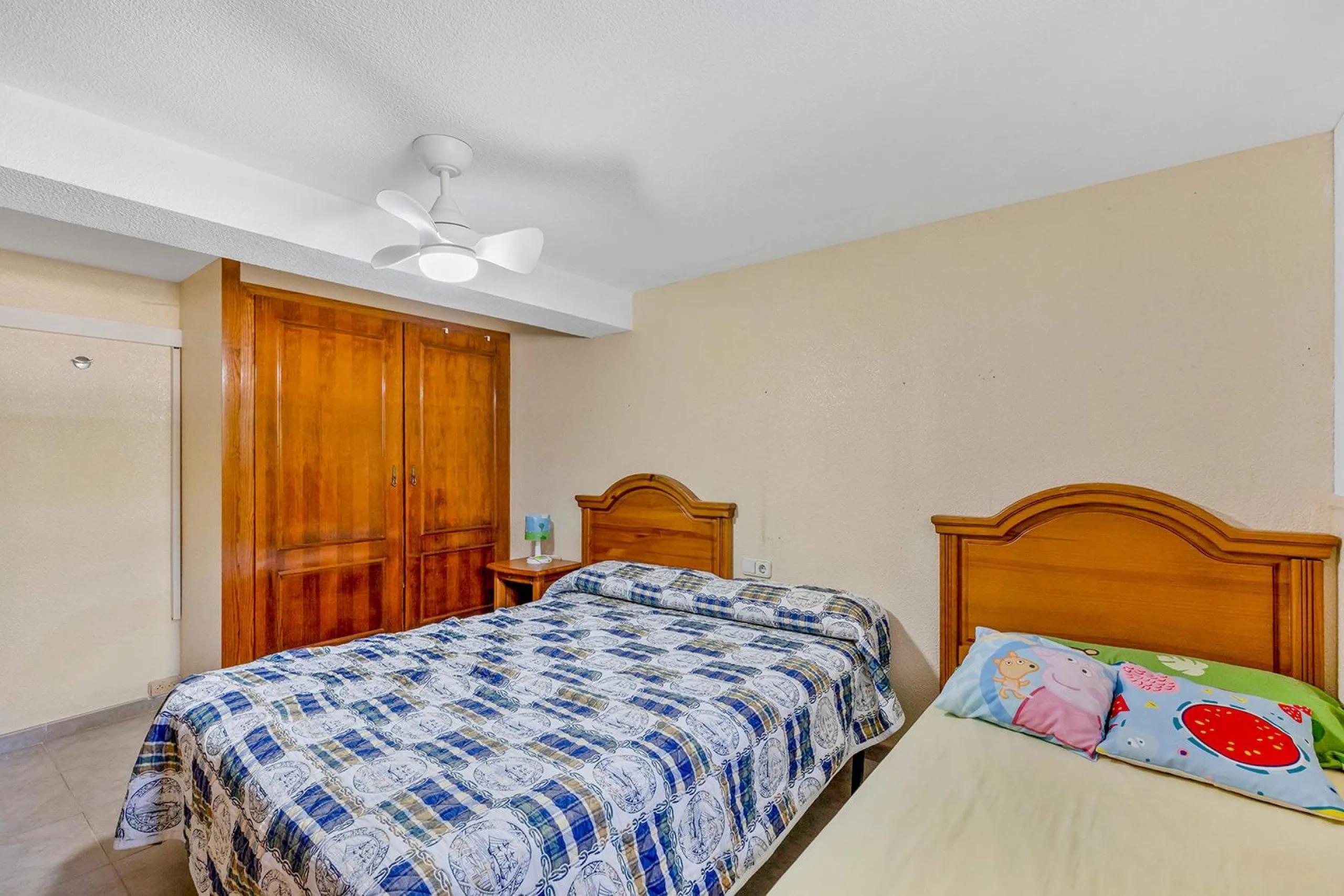 VILLA EN PUNTA PRIMA A 100 METROS DE PLAYA CON SUPERFICIE 212 M2. CON PARCELA DE 442 M2. CON PISCINA PRIVADA.
