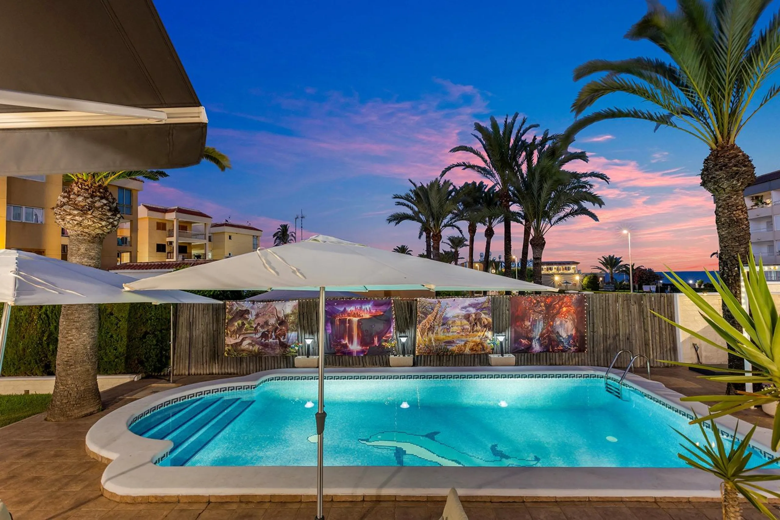 VILLA EN PUNTA PRIMA A 100 METROS DE PLAYA CON SUPERFICIE 212 M2. CON PARCELA DE 442 M2. CON PISCINA PRIVADA.