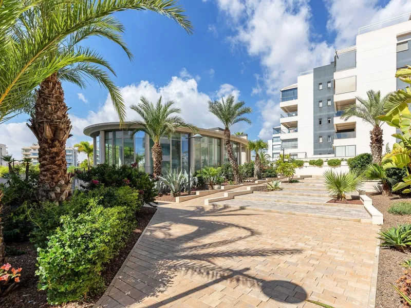 APARTAMENTO EN RESIDENCIAL GREEN HILS DE 2 DORM. 2 BAÑOS. PARKING INCLUIDO. PISCINA. GYM. SUPERFICIE 93 M2.