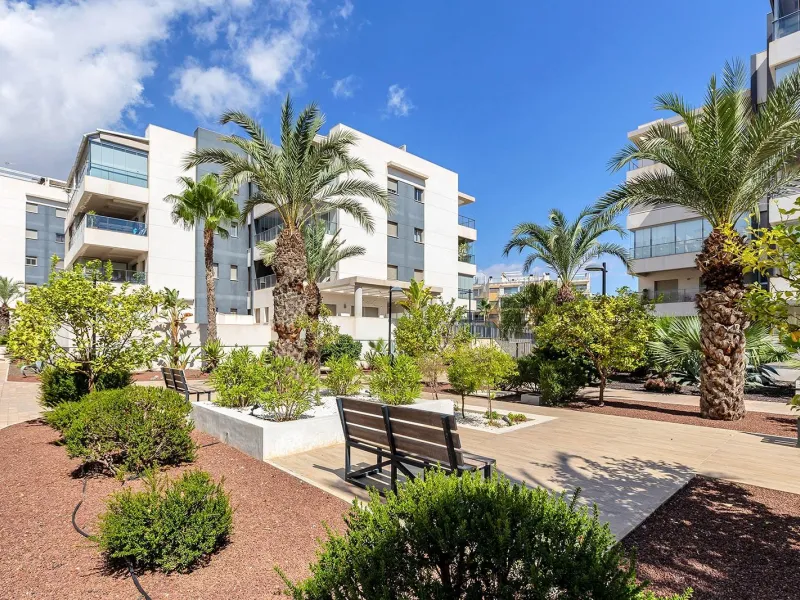 APARTAMENTO EN RESIDENCIAL GREEN HILS DE 2 DORM. 2 BAÑOS. PARKING INCLUIDO. PISCINA. GYM. SUPERFICIE 93 M2.
