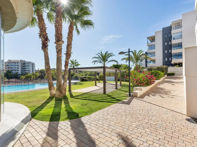 APARTAMENTO EN RESIDENCIAL GREEN HILS DE 2 DORM. 2 BAÑOS. PARKING INCLUIDO. PISCINA. GYM. SUPERFICIE 93 M2.