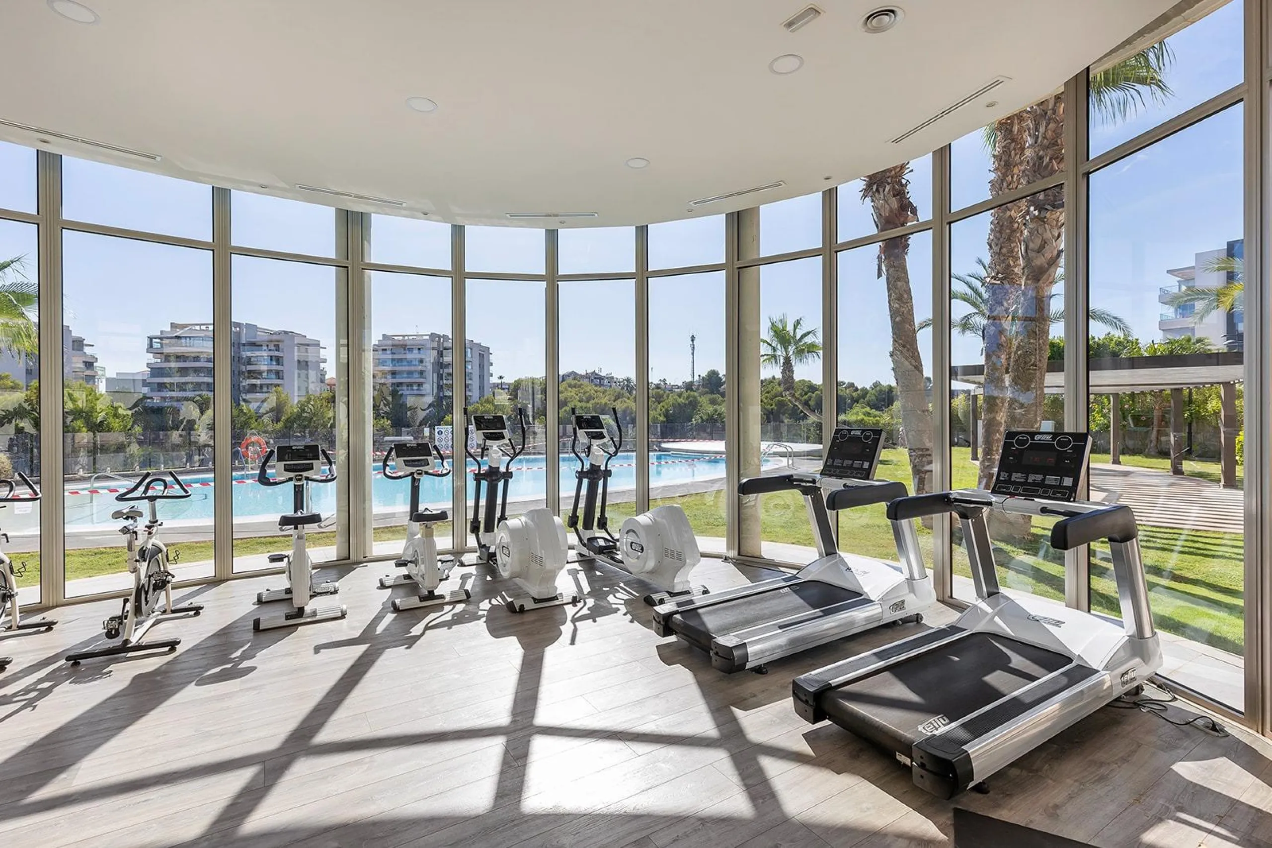 APARTAMENTO EN RESIDENCIAL GREEN HILS DE 2 DORM. 2 BAÑOS. PARKING INCLUIDO. PISCINA. GYM. SUPERFICIE 93 M2.