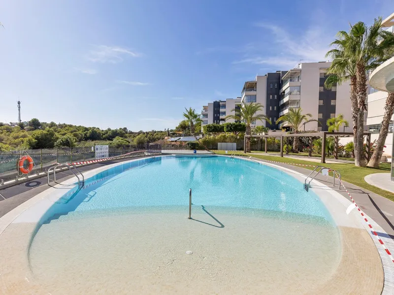 APARTAMENTO EN RESIDENCIAL GREEN HILS DE 2 DORM. 2 BAÑOS. PARKING INCLUIDO. PISCINA. GYM. SUPERFICIE 93 M2.
