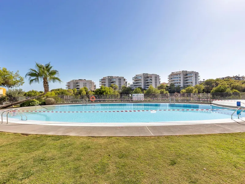 APARTAMENTO EN RESIDENCIAL GREEN HILS DE 2 DORM. 2 BAÑOS. PARKING INCLUIDO. PISCINA. GYM. SUPERFICIE 93 M2.