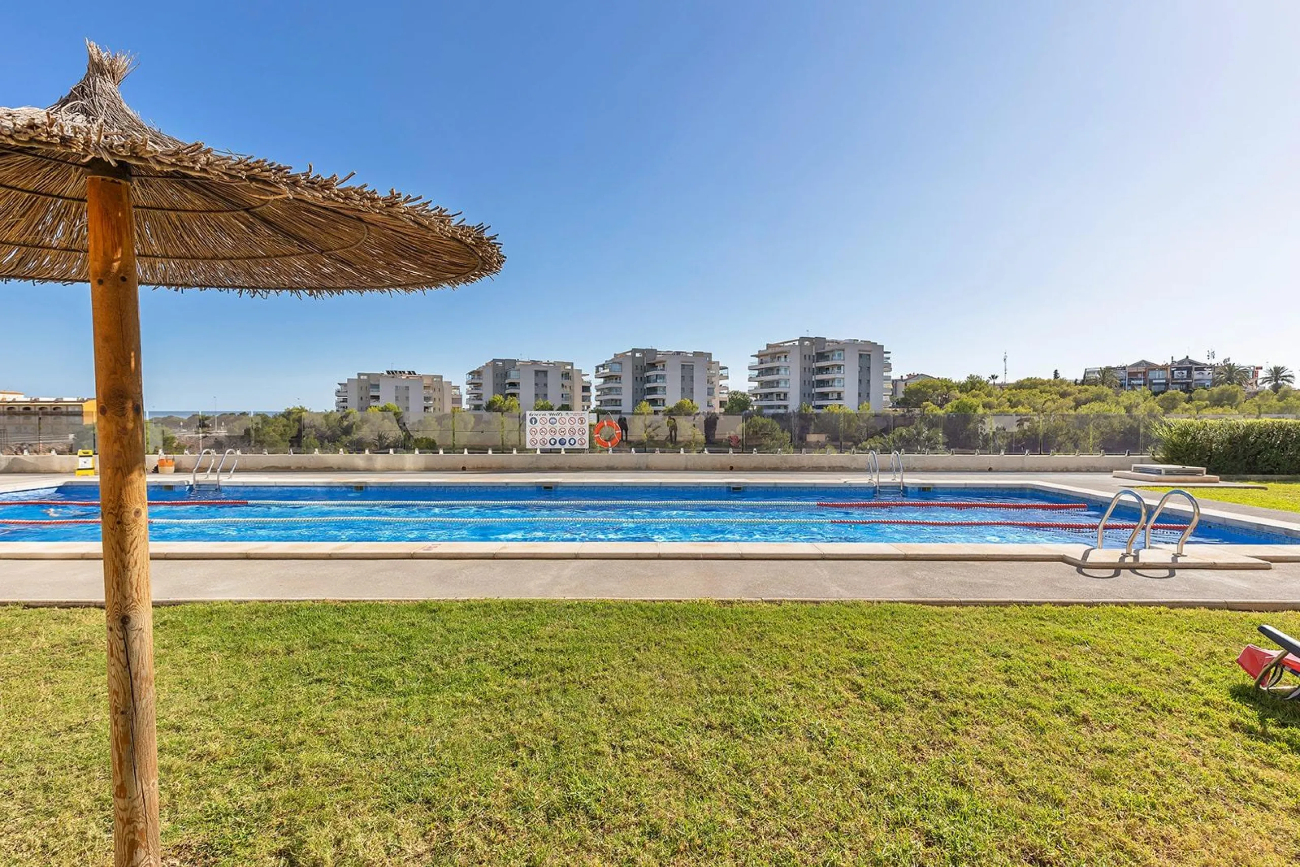 APARTAMENTO EN RESIDENCIAL GREEN HILS DE 2 DORM. 2 BAÑOS. PARKING INCLUIDO. PISCINA. GYM. SUPERFICIE 93 M2.