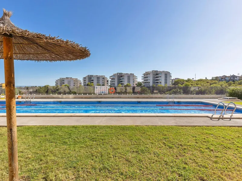 APARTAMENTO EN RESIDENCIAL GREEN HILS DE 2 DORM. 2 BAÑOS. PARKING INCLUIDO. PISCINA. GYM. SUPERFICIE 93 M2.
