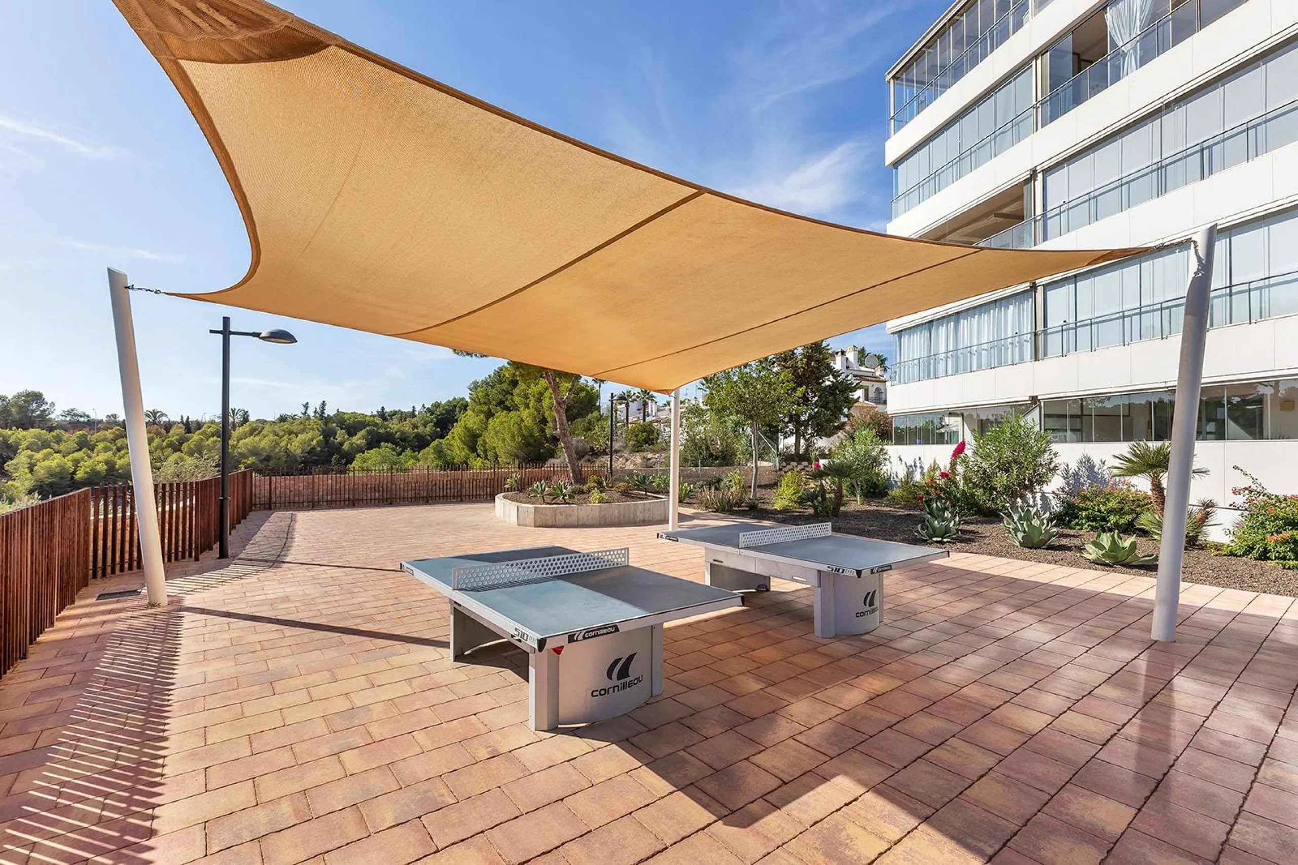 APARTAMENTO EN RESIDENCIAL GREEN HILS DE 2 DORM. 2 BAÑOS. PARKING INCLUIDO. PISCINA. GYM. SUPERFICIE 93 M2.
