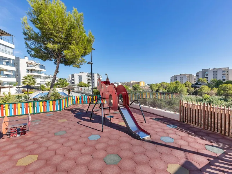 APARTAMENTO EN RESIDENCIAL GREEN HILS DE 2 DORM. 2 BAÑOS. PARKING INCLUIDO. PISCINA. GYM. SUPERFICIE 93 M2.