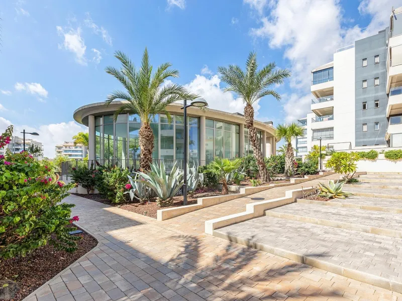 APARTAMENTO EN RESIDENCIAL GREEN HILS DE 2 DORM. 2 BAÑOS. PARKING INCLUIDO. PISCINA. GYM. SUPERFICIE 93 M2.
